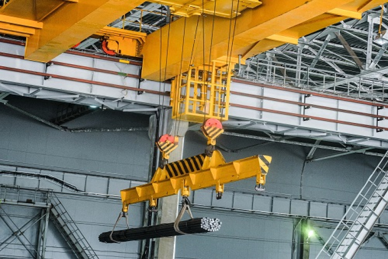 Operator Overhead Crane